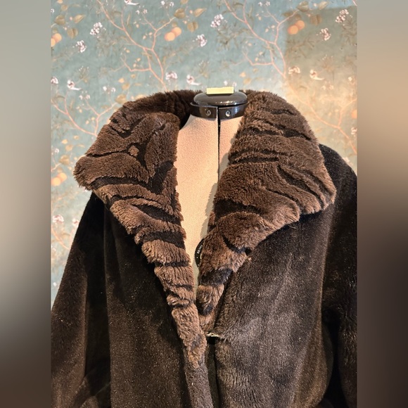 Vintage Canadian Faux Fur Coat Made in Canada Black Plush Winter Coat Size L - Picture 4 of 11